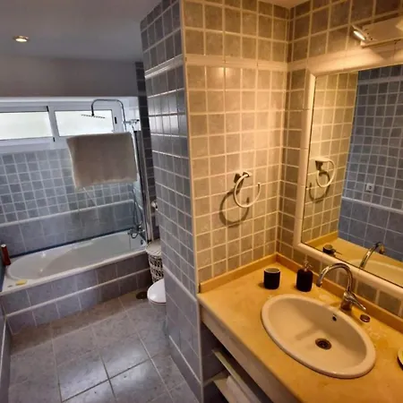 Nyaraló Beautiful Renovated Beach House With Panoramic Seaviews *
