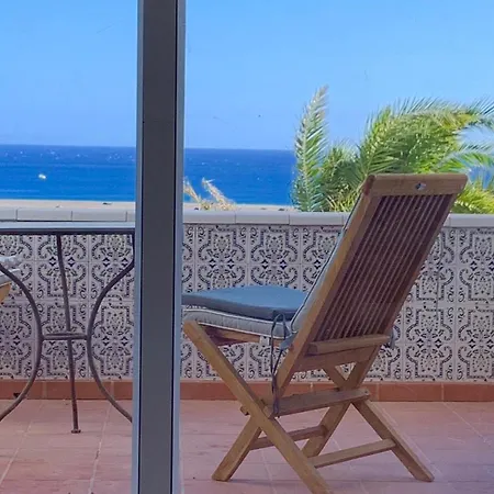 Beautiful Renovated Beach House With Panoramic Seaviews *