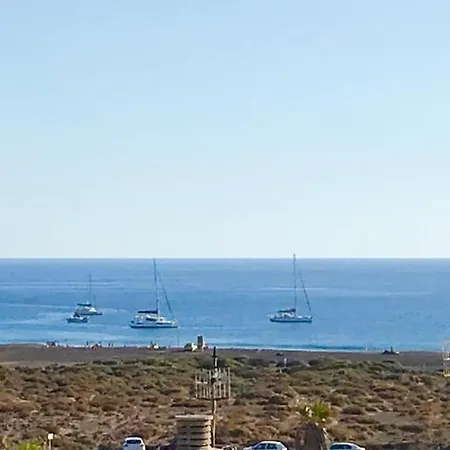 Beautiful Renovated Beach House With Panoramic Seaviews *