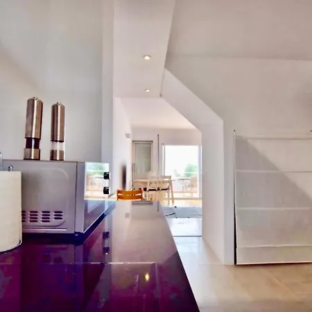 Beautiful Renovated Beach House With Panoramic Seaviews Casa de Férias